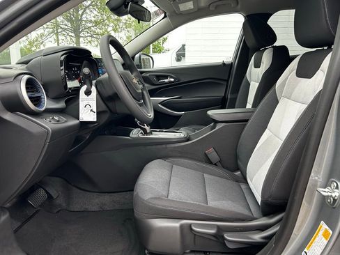 New 2026 Chevrolet Trax LS w/ LS Convenience Package FWD image 16