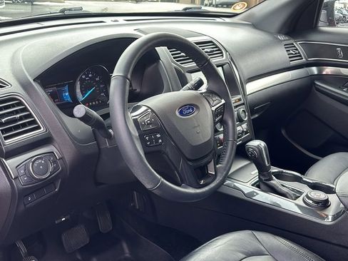 Used 2018 Ford Explorer XLT w/ Equipment Group 202A image 23