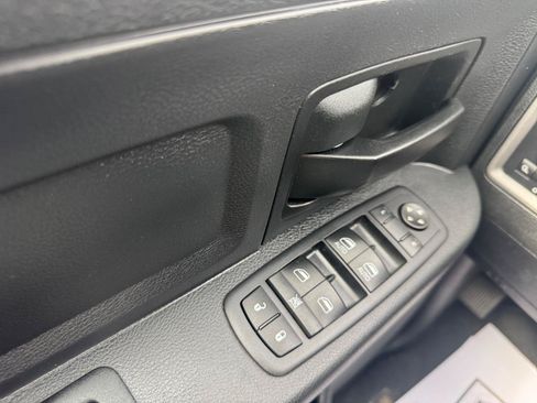 Used 2017 RAM 1500 Express AWD/4WD image 18