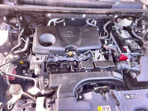 Used 2020 Toyota RAV4 XLE FWD image 10