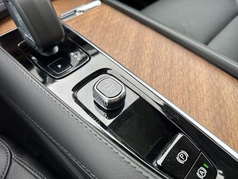 Certified 2024 Volvo XC90 T8 Plus w/ Protection Package Premier image 29