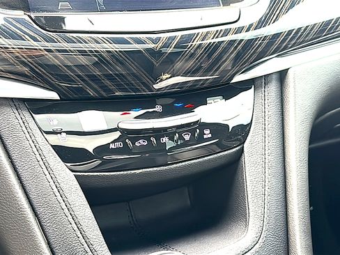 Used 2024 Cadillac XT6 Premium Luxury FWD image 36
