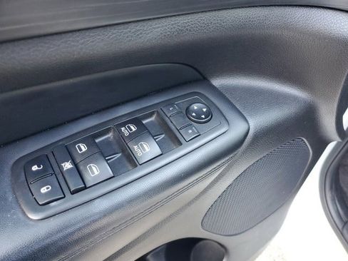 Used 2019 Jeep Grand Cherokee Altitude image 22