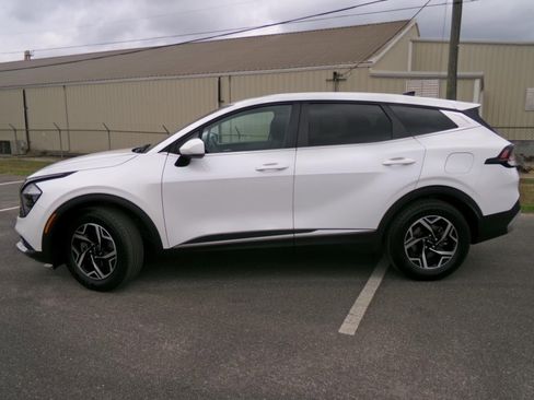 Used 2023 Kia Sportage LX image 2