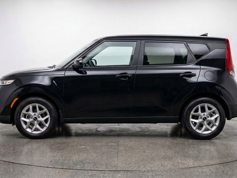Used 2025 Kia Soul LX w/ LX Technology Package FWD image 5