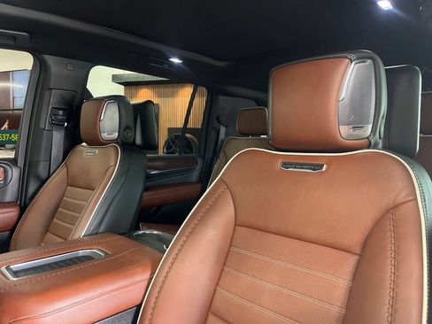 Used 2023 GMC Yukon XL Denali Ultimate AWD/4WD image 30