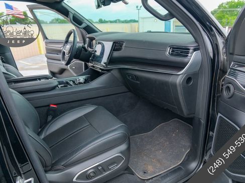 Used 2023 Jeep Wagoneer 4WD w/ Premium Group I image 11