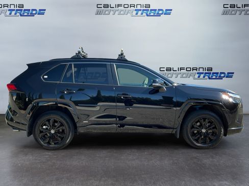 Used 2024 Toyota RAV4 SE w/ Convenience Package AWD/4WD image 4
