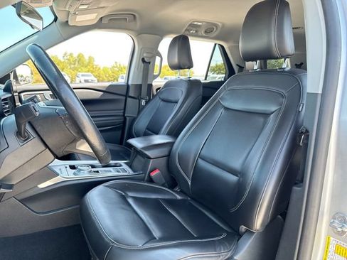 Used 2021 Ford Explorer XLT w/ Equipment Group 202A RWD image 11