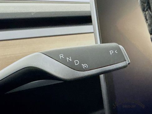 Used 2022 Tesla Model Y Long Range image 21