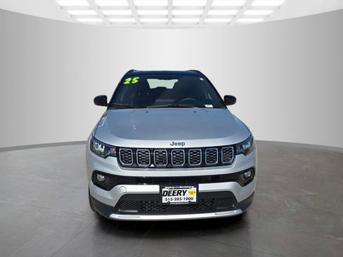 Used 2025 Jeep Compass Limited image 3