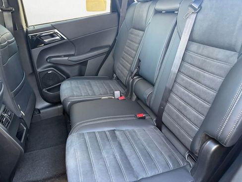 New 2026 Mitsubishi Outlander SE image 13