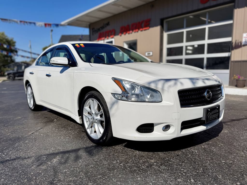Used 2011 Nissan Maxima 3.5 SV w/ Monitor Pkg FWD image 2