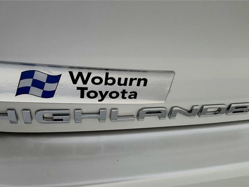 Used 2024 Toyota Highlander Limited image 13