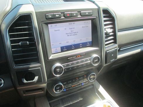 Used 2020 Ford Expedition Max XLT w/ Equipment Group 202A AWD/4WD image 28