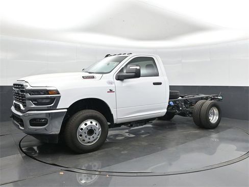 New 2026 RAM 3500 Tradesman w/ Chrome Appearance Group image 4