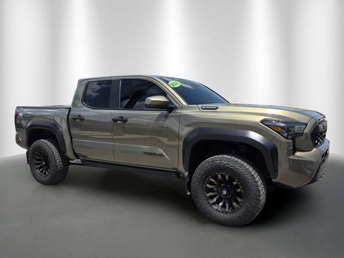 Used 2025 Toyota Tacoma TRD Off-Road AWD/4WD image 2