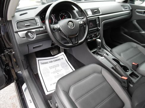 Used 2017 Volkswagen Passat 1.8T R-Line FWD image 12