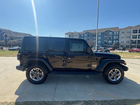 Used 2018 Jeep Wrangler Unlimited Sahara image 26