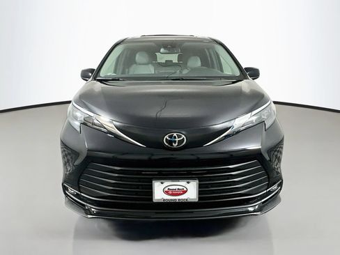Used 2026 Toyota Sienna XLE AWD/4WD image 2