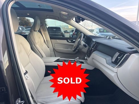 Certified 2023 Volvo XC60 B6 Ultimate w/ Protection Package Premier image 9