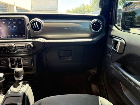 Used 2020 Jeep Wrangler Unlimited Sahara AWD/4WD image 8