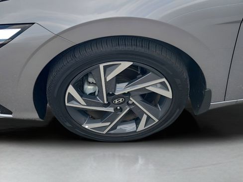 Used 2025 Hyundai Elantra Limited FWD image 27