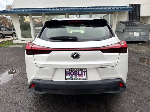 Used 2019 Lexus UX 200 image 4