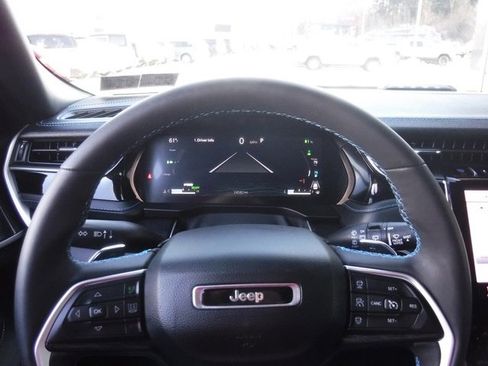 Used 2023 Jeep Grand Cherokee Trailhawk w/ Luxury Tech Group III image 59