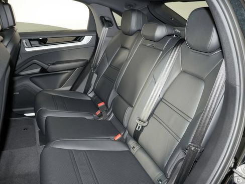 New 2026 Porsche Cayenne Coupe AWD/4WD image 34