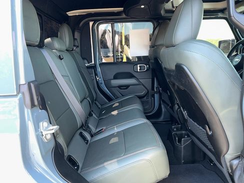 Used 2025 Jeep Gladiator Mojave AWD/4WD image 25
