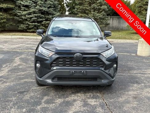 Used 2021 Toyota RAV4 XLE w/ Convenience Package image 2