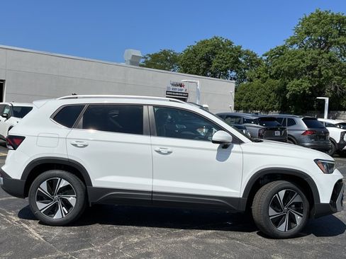 New 2026 Volkswagen Taos SE AWD/4WD image 5
