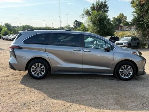 Used 2026 Toyota Sienna XLE FWD image 6