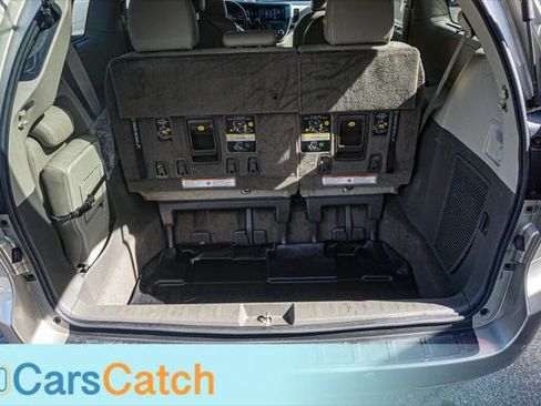 Used 2017 Toyota Sienna XLE w/ XLE Navigation Package FWD image 44