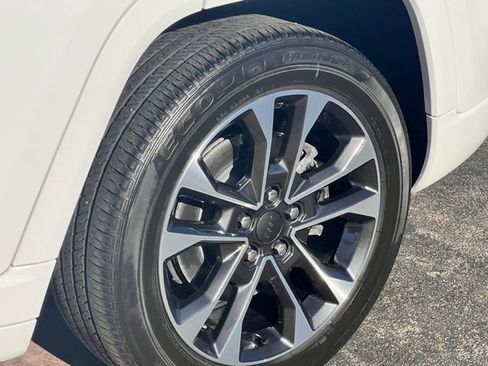 Used 2022 Jeep Grand Cherokee Overland w/ Advanced Protech Group III image 17