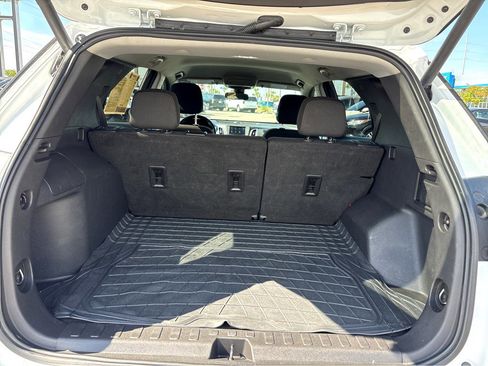 Used 2021 Chevrolet Equinox LT FWD image 22
