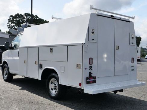 Used 2024 Chevrolet Express 3500 w/ Power Convenience Package RWD image 7