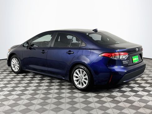 Used 2021 Toyota Corolla LE w/ LE Convenience Package FWD image 6