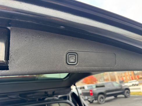 Used 2011 GMC Yukon XL Denali image 22