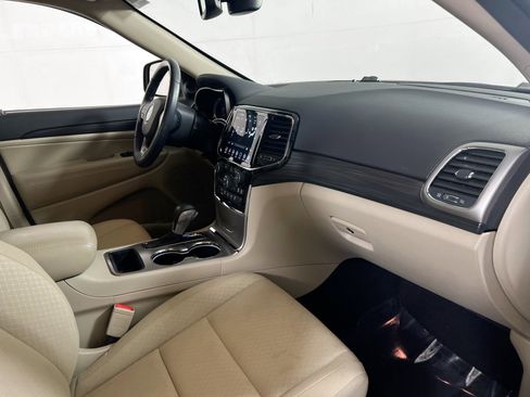 Used 2022 Jeep Grand Cherokee Laredo E image 27