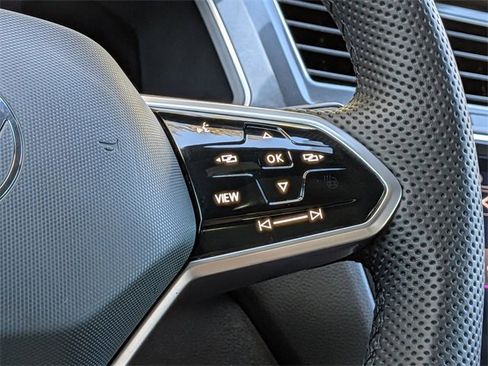 Certified 2022 Volkswagen Tiguan SE R-Line image 26