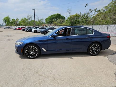 Used 2023 BMW 530i w/ Premium Package image 5