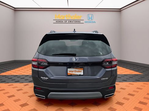 Used 2025 Honda Pilot Touring image 4