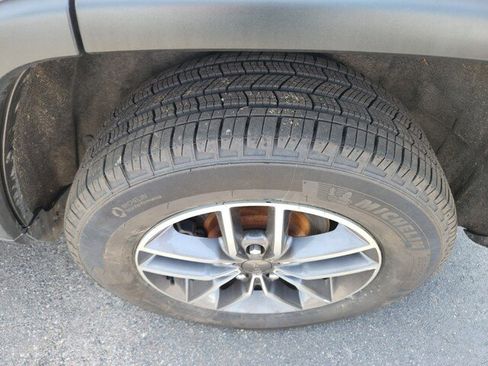 Used 2019 Jeep Grand Cherokee Limited image 21