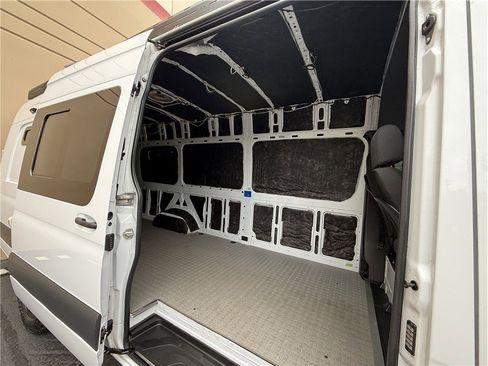 Used 2020 Mercedes-Benz Sprinter 2500 image 24