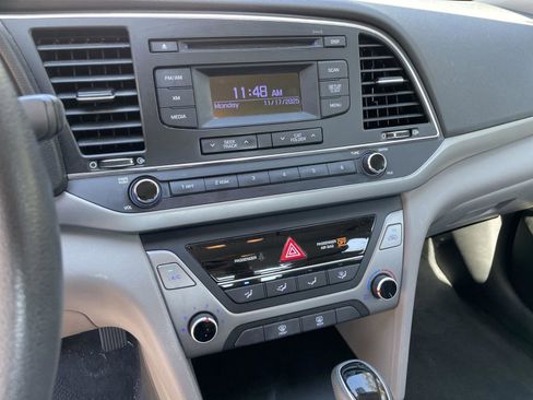 Used 2017 Hyundai Elantra SE image 11