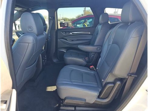 Used 2022 Buick Enclave Essence image 23