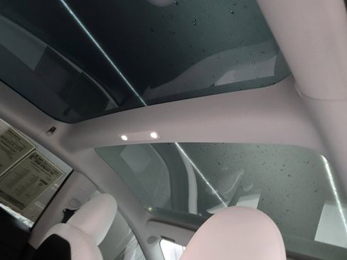 Used 2023 Tesla Model 3 Performance image 33