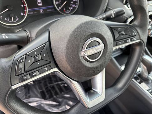 Used 2025 Nissan Sentra SV FWD image 25